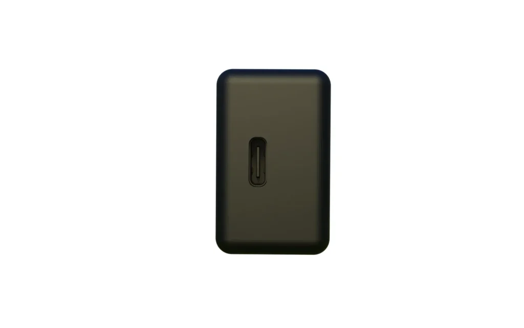 Render 3D da lateral do gabinete do Grizzly Sensor, com o conector USB-C de recarga